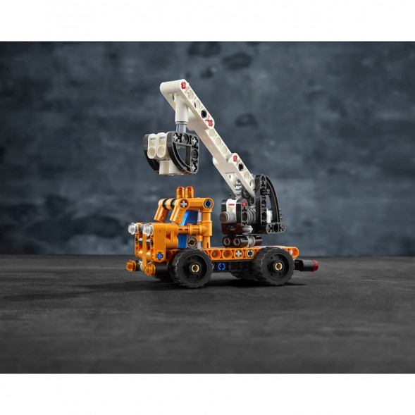 Конструктор LEGO Technic 42088 Ремонтный автокран в Орле